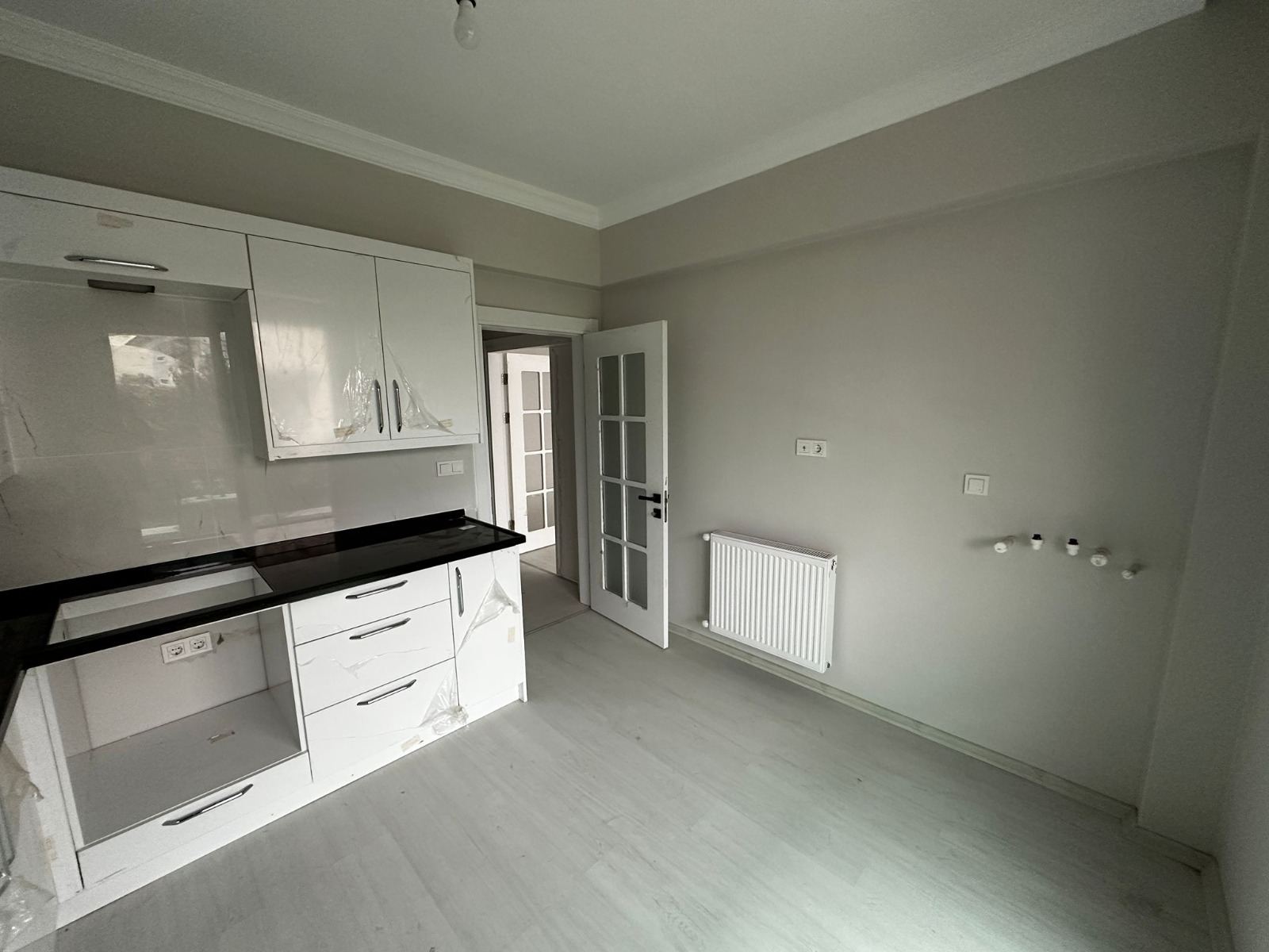 MABEL'DEN ADACIKTA SAHİL YOLU KENARINDA SATILIK SIFIR 3+1 DAİRE